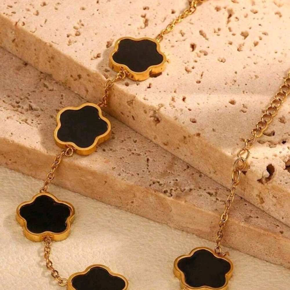 Elegant Gold and Black Floral Necklace